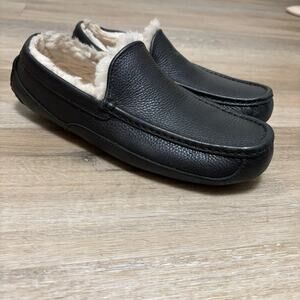 UGGS Men's Black Ascot Leather Slippers Shoes  Size 9